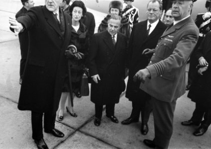 Aankomst Bondskanselier Willy Brandt van Duitsland op Ypenburg. Aankomst Brandt, Bestanddeelnr 923-0346