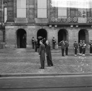 Aankomst bij Paleis op de Dam, Bestanddeelnr 918-8689