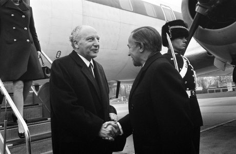 Aankomst Bondskanselier Willy Brandt van Duitsland op Ypenburg. Aankomst Scheel, Bestanddeelnr 923-0344