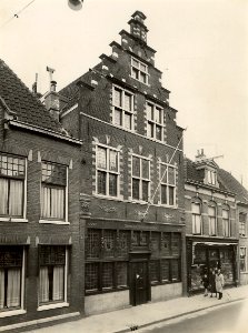 Aangekocht in 1977 van fotograaf C. de Boer