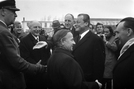 Aankomst Bondskanselier Willy Brandt van Duitsland op Ypenburg. Aankomst Willy B, Bestanddeelnr 923-0335