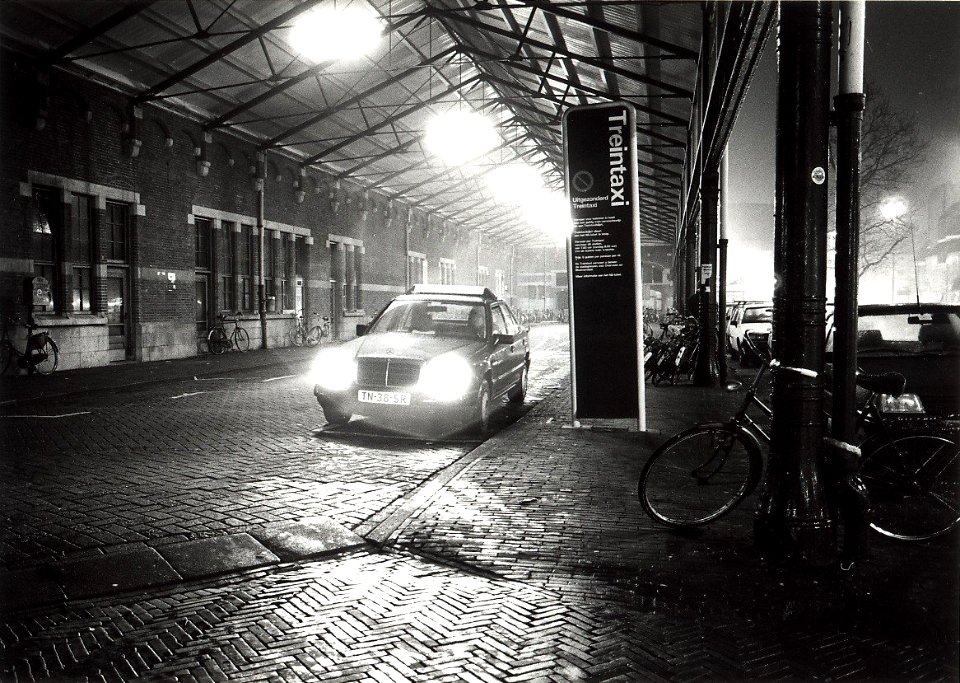 Aangekocht in 1991 van United Photos de Boer bv. - Negatiefnummer 33866 K. - Gepubliceerd in het Haarlems Dagblad van 01.03.1991