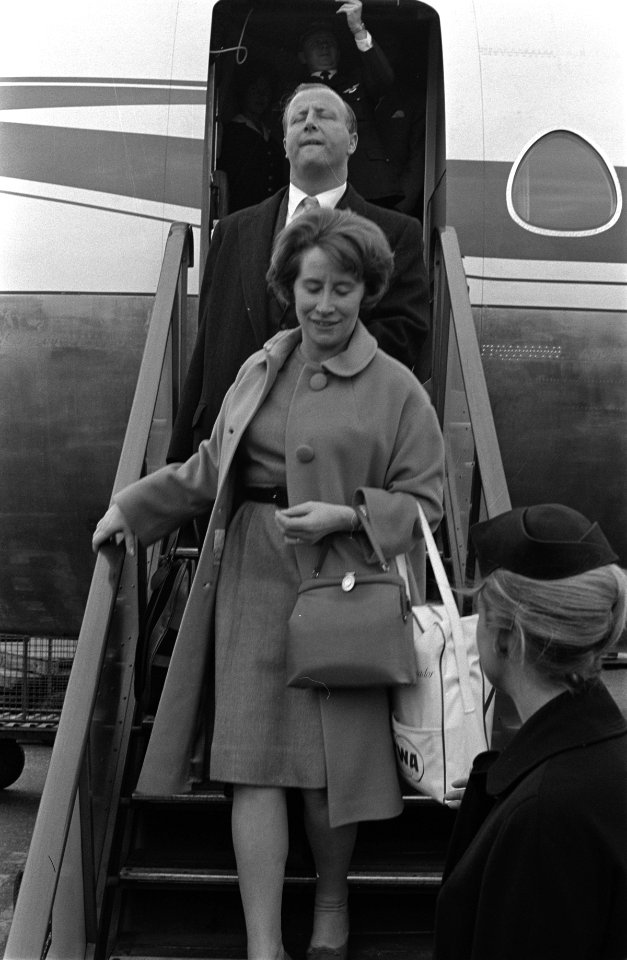 Aankomst Blue Diamonds en vele andere artiesten op Schiphol, George Shearing en , Bestanddeelnr 914-3696