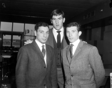 Aankomst boksploegen op Schiphol, de Franse ploeg, v.l.n. Alain Victor , Delio A, Bestanddeelnr 919-0513