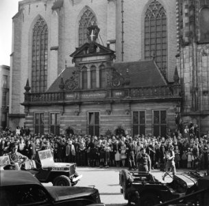 Aankomst bij de Grote Kerk en Hoofdwacht te Zwolle, Bestanddeelnr 900-2519