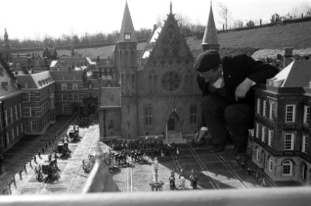 Aanbrengen van het Binnenhof in Madurodam van de opening op 29 maart a.s., Bestanddeelnr 912-2675