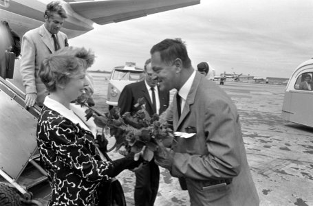 Aankomst Bill Travers (filmacteur) op Schiphol, Bestanddeelnr 919-3496