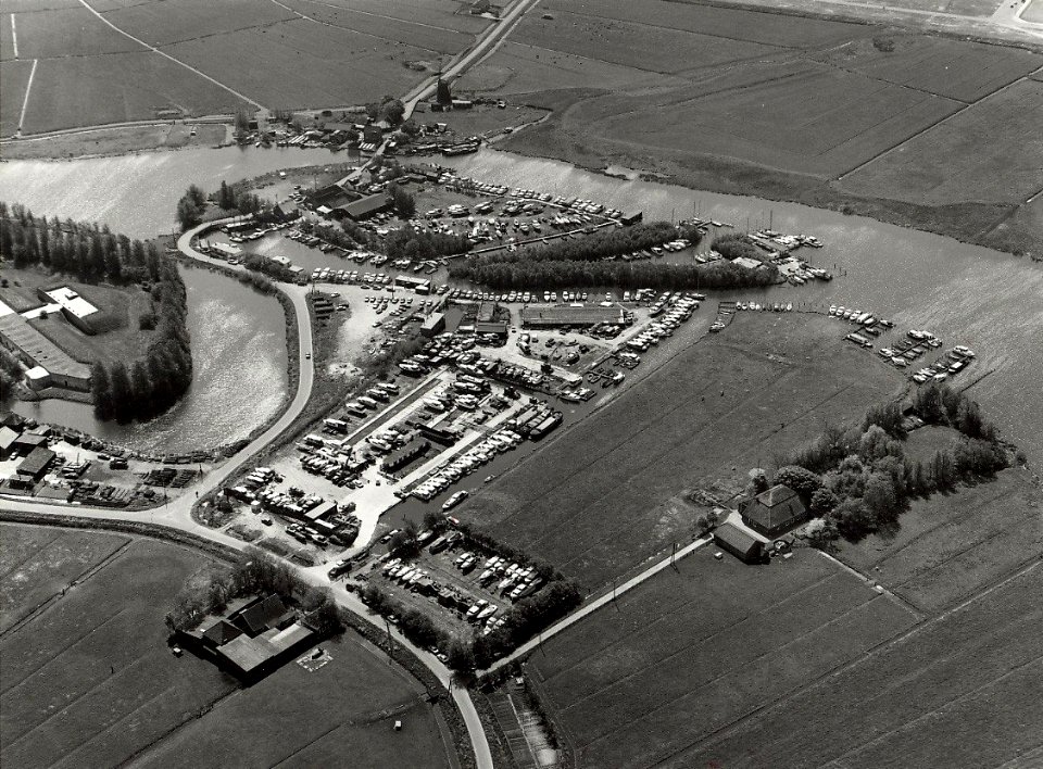 Aangekocht in 1981 van fotograaf C. de Boer, NL-HlmNHA 54011518