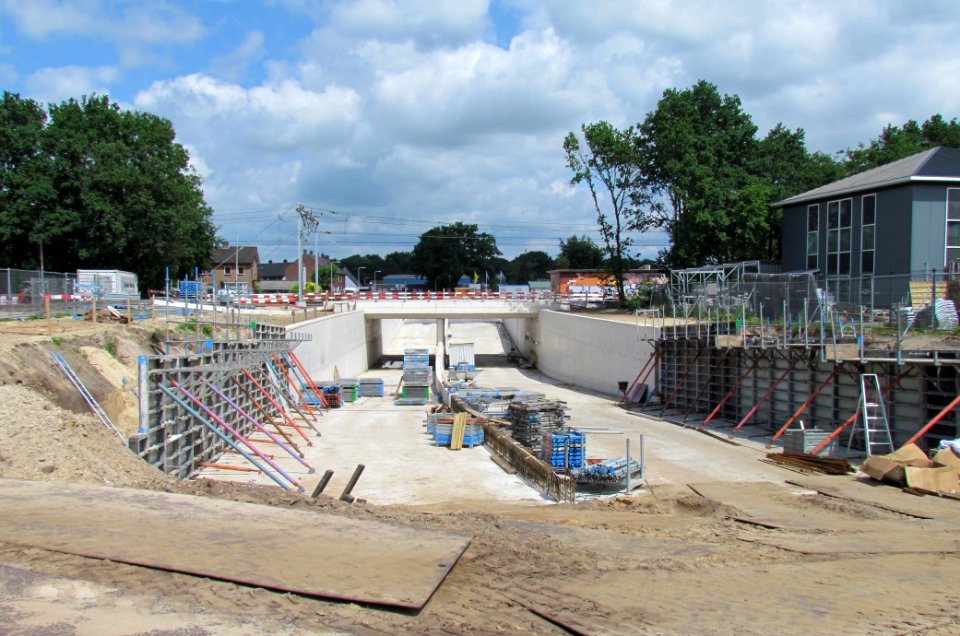 Aanbouw tunnel onder spoor in Wierden (2)