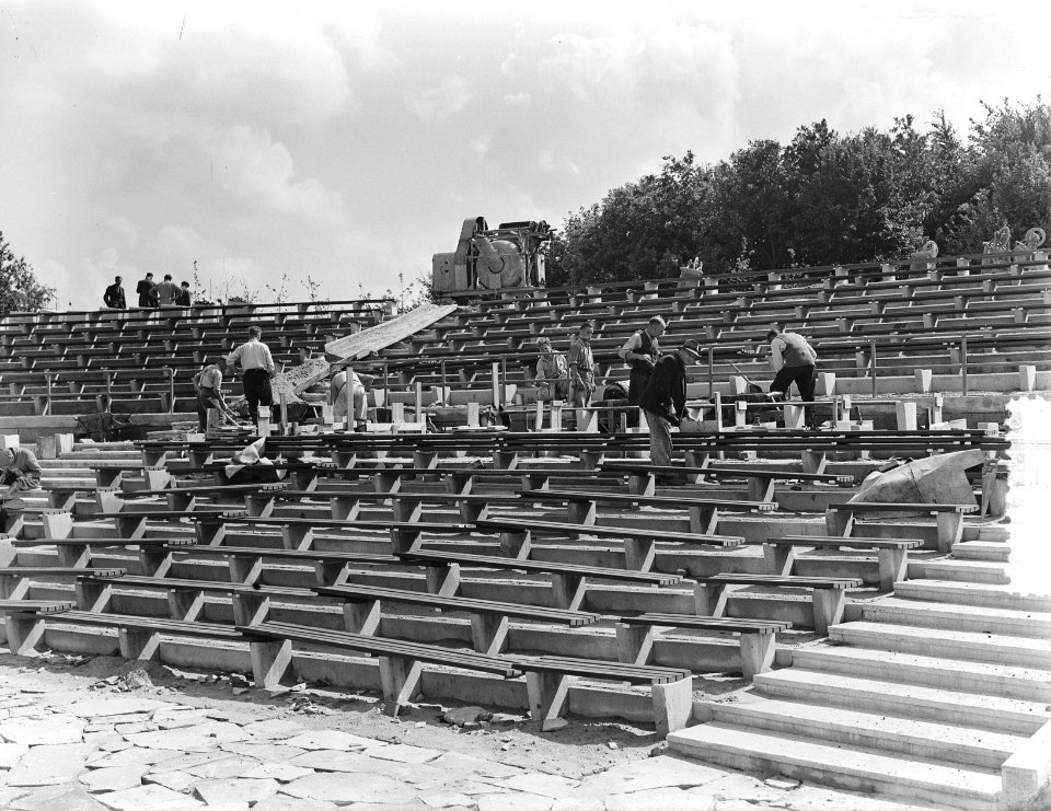 Aanbouw openluchttheater in Bosplan Amsterdam, Bestanddeelnr 905-8243