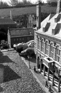 Aanbrengen van het Binnenhof in Madurodam van de opening op 29 maart a.s. Slapen, Bestanddeelnr 912-2681