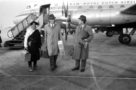 Aankomst bekende Engelse bergbeklimmer Edmund Hillary op doorreis naar Londen, t, Bestanddeelnr 911-9214