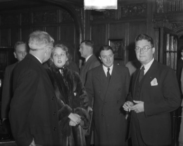 Aankomst Amerikaanse Ambassadeur Chapin met dochter Helen te Rotterdam, Bestanddeelnr 903-6684