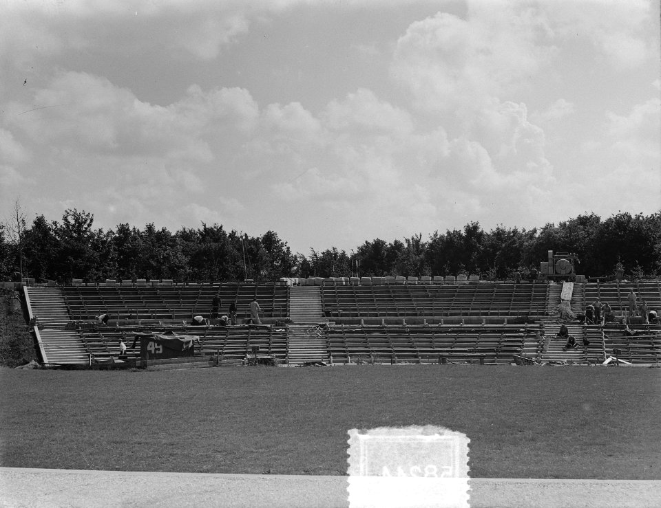 Aanbouw openluchttheater in Bosplan Amsterdam, Bestanddeelnr 905-8244