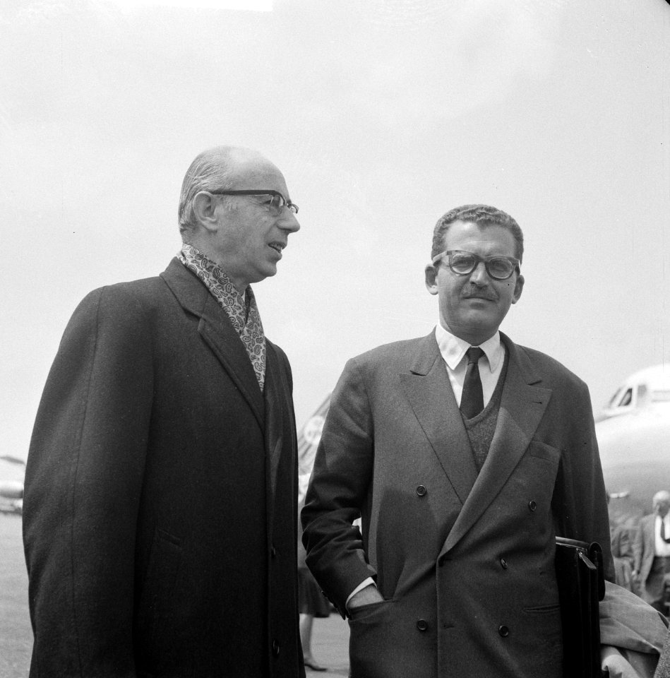 Aankomst Baron Rothschild. Baron Rothschild en de Ambassadeur van Israel Gidor, Bestanddeelnr 912-5911