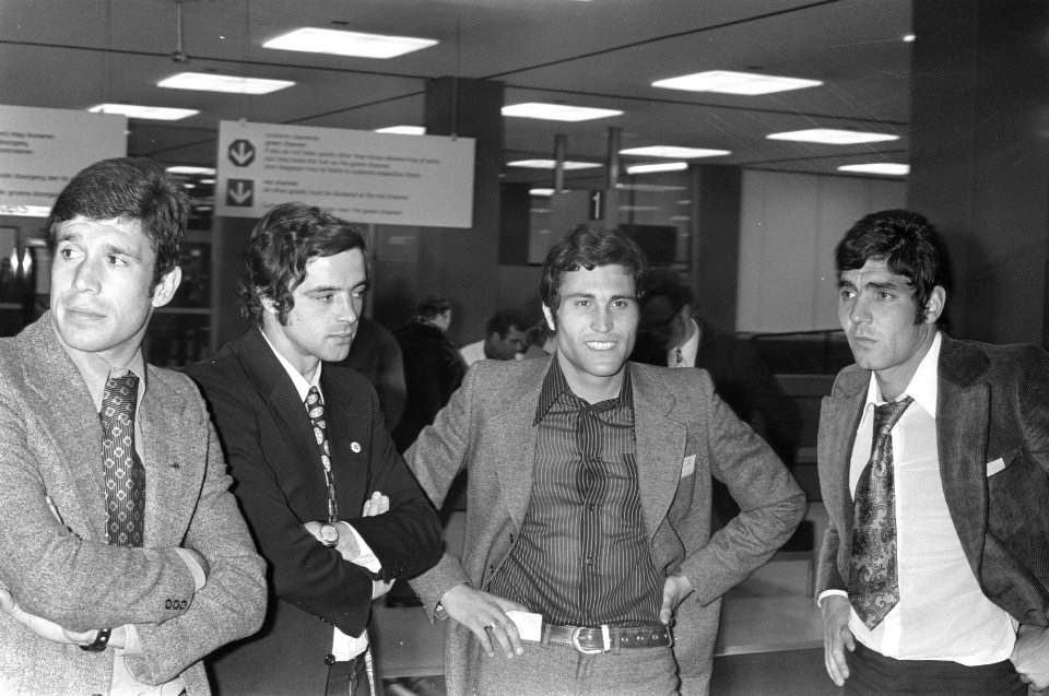 Aankomst Benfica op Schiphol, vlnr Toni, Baptista, Ge Umberto, Bestanddeelnr 925-5027