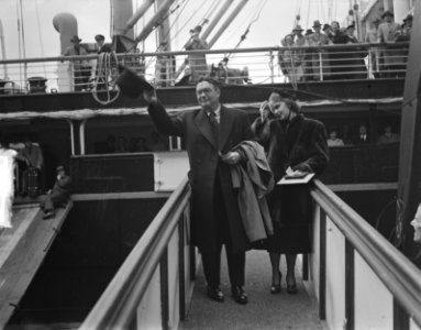 Aankomst Amerikaanse Ambassadeur Chapin met dochter Helen te Rotterdam, Bestanddeelnr 903-6682