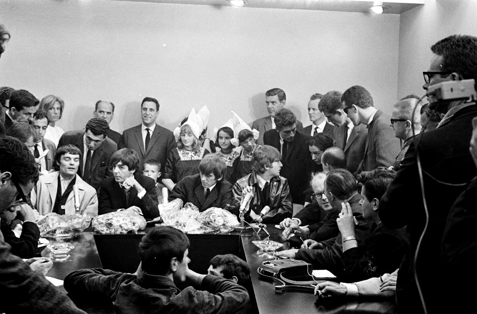 Aankomst Beatles op Schiphol, de Beatles tijdens persconferentie, Bestanddeelnr 916-5133