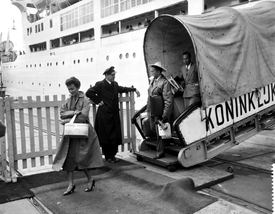 Aankomst Castel Felice in Rotterdam met 500 repatrianten uit Indonesie, Bestanddeelnr 909-7653