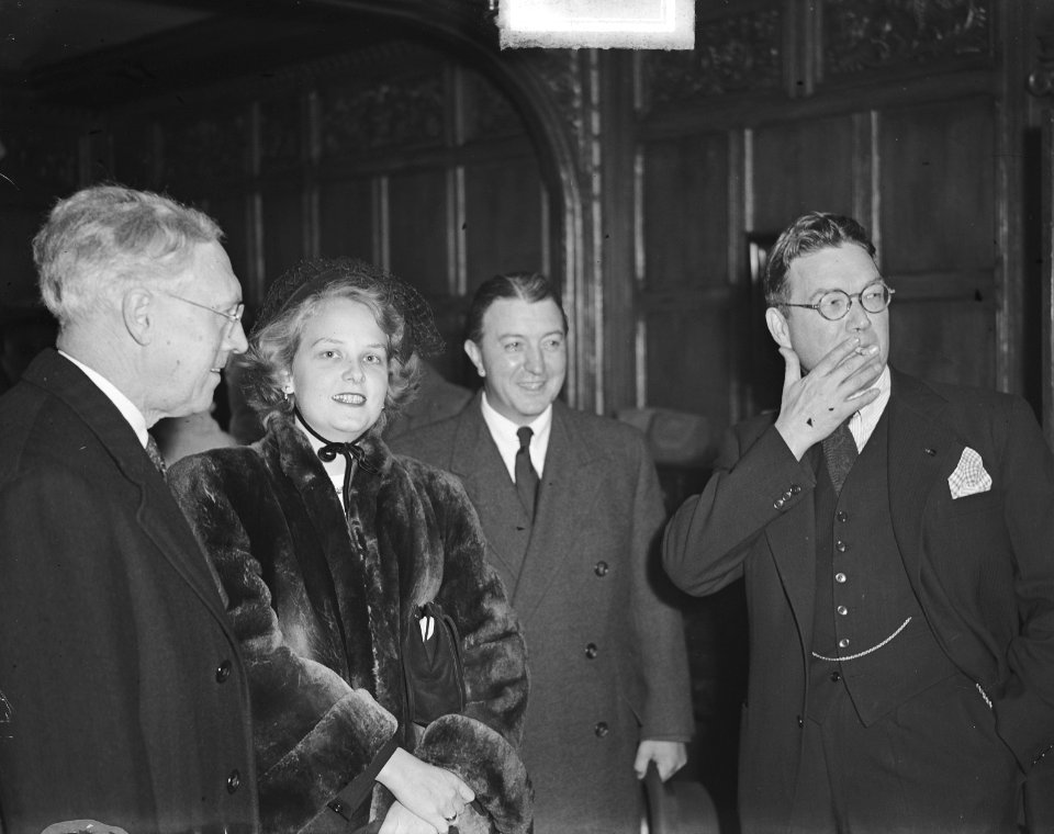Aankomst Amerikaanse Ambassadeur Chapin met dochter Helen te Rotterdam, Bestanddeelnr 903-6681