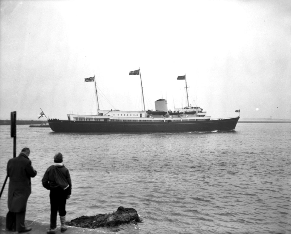 Aankomst Brittania voor IJmuiden, Bestanddeelnr 909-4275