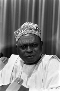 Aankomst ambassadeur Nigeria I. J. D. Durlong op Schiphol, Bestanddeelnr 921-5136