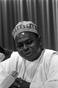 Aankomst ambassadeur Nigeria I. J. D. Durlong op Schiphol, Bestanddeelnr 921-5138