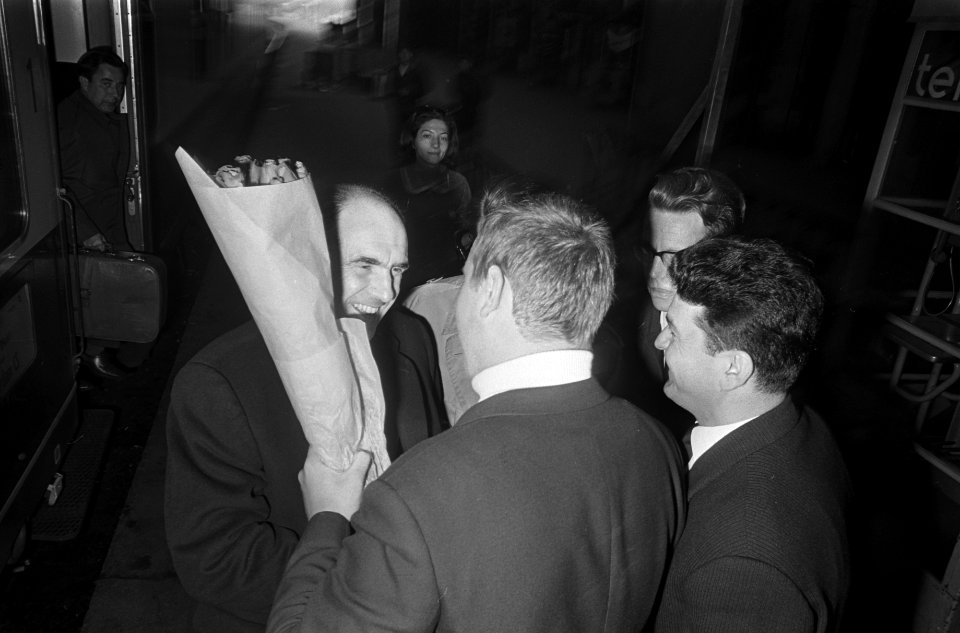 Aankomst Andreas Papandreou op CS te Amsterdam, Bestanddeelnr 921-2794