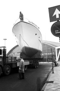 Aankomst Caraville ( 45 ton wegend dieselmotorjacht) b RAI voor HISWA, Bestanddeelnr 913-6223