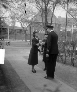 Aankomst Captain Jay B. Hancock (Wave USA Navy) bij Marvo Den Haag, Bestanddeelnr 903-3187