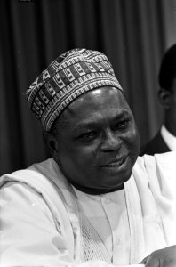 Aankomst ambassadeur Nigeria I. J. D. Durlong op Schiphol, Bestanddeelnr 921-5134