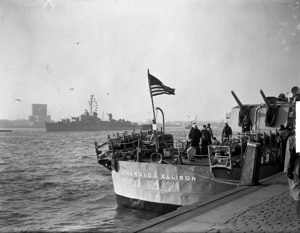 Aankomst Amerikaanse torpedojager Ellusion en Gyatt te Rotterdam, Bestanddeelnr 903-2588