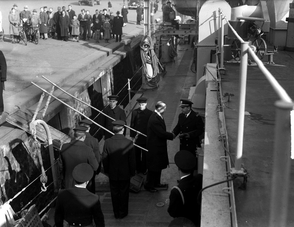 Aankomst Amerikaanse torpedojager Ellusion en Gyatt te Rotterdam. Aankomst van, Bestanddeelnr 903-2589