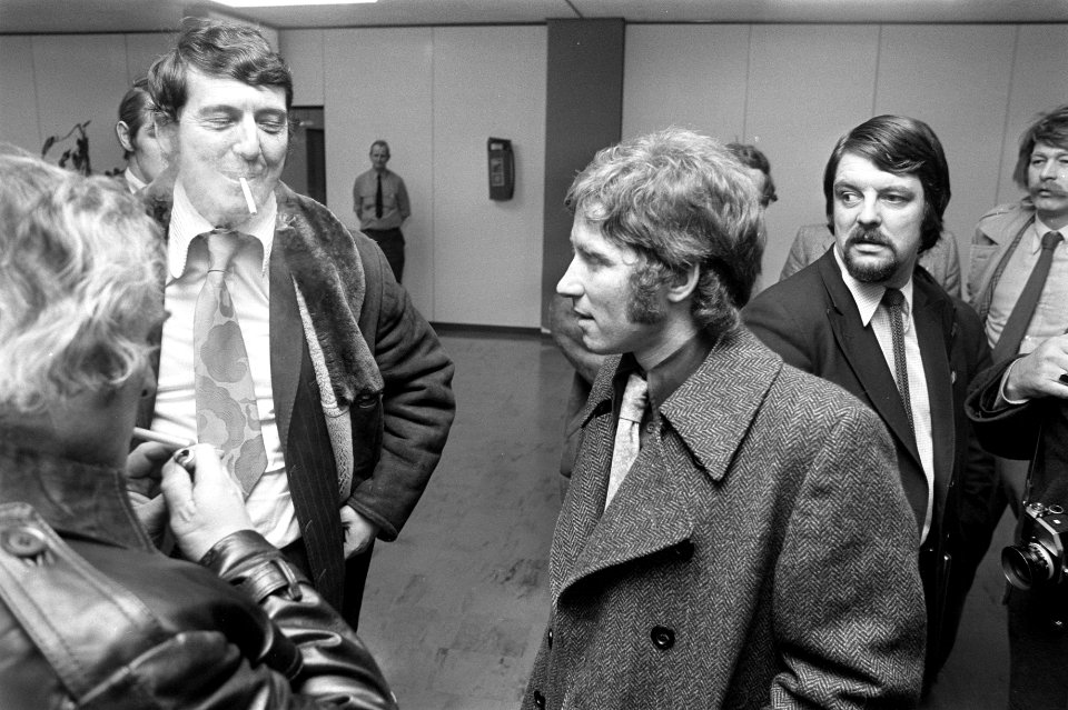 Aankomst Arsenal op Schiphol, v.l.n.r. Allen Ball , Ray Kennedy en Bertie Mee, Bestanddeelnr 925-4387