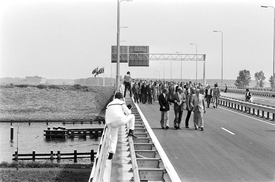 A10 tussen Europaboulevard Amstelbrug A2 in Amsterdam officieel in gebruik geste, Bestanddeelnr 931-5808