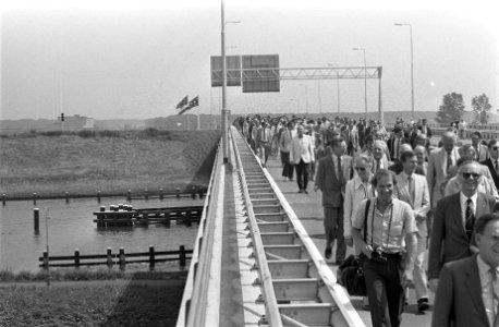 A10 tussen Europaboulevard Amstelbrug A2 in Amsterdam officieel in gebruik geste, Bestanddeelnr 931-5807