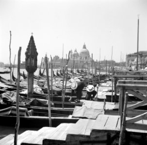 Aangemeerde gondels, Bestanddeelnr 254-2036