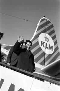 Aankomst 15-jarige zanger Robertino op Schiphol, Bestanddeelnr 913-2590