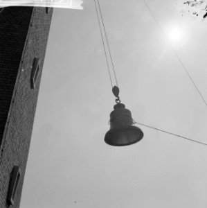 Aanbrengen luidklokken in Opstandingskerk, Bestanddeelnr 912-8775