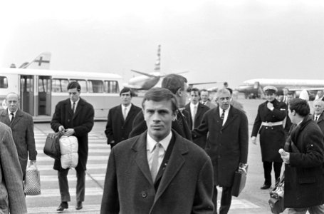 Aankomst Ajax op Schiphol, v.l.n.r. Swart, Soetekouw, Cruijff en Jaap van Praag, Bestanddeelnr 920-1483