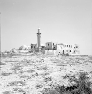 Aangrenzend aan de ruïnes van Apollonia ligt het oude dorp Al-Haram met de Sidn, Bestanddeelnr 255-2549