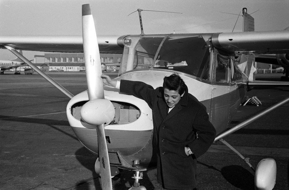 Aankomst 15-jarige zanger Robertino op Schiphol, Bestanddeelnr 913-2591