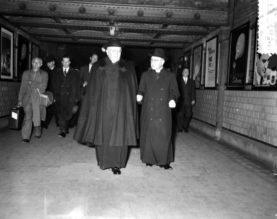 Aankomst aartsbisschop van Parijs mgr Feltin Hollands Spoor Den Haag ten gunste, Bestanddeelnr 908-1014