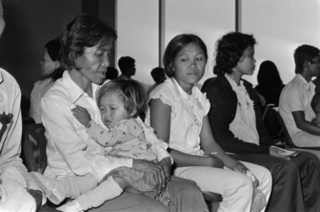 Aankomst 80 vluchtelingen uit Cambodja, Bestanddeelnr 933-3734