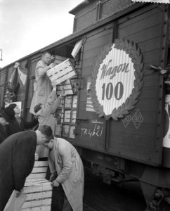 Aankomst 100ste wagon met sinaasappelen op de Markthallen Amsterdam, Bestanddeelnr 911-0030