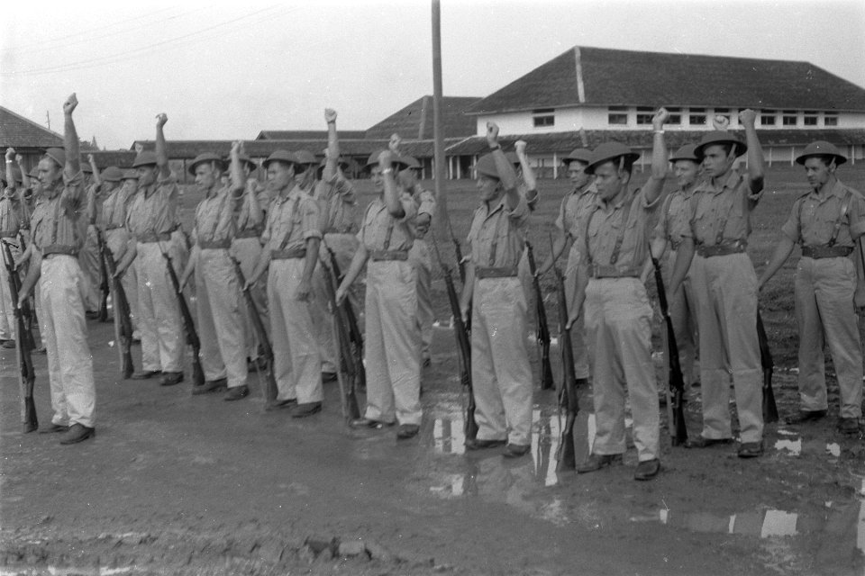 Aangetreden kadetten juichen, Bestanddeelnr 116-4-1