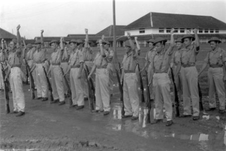 Aangetreden kadetten juichen, Bestanddeelnr 116-4-1