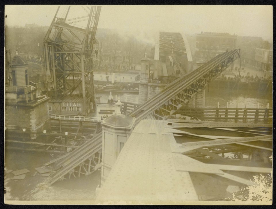 Aangevaren spoorbrug in Rotterdam, Bestanddeelnr 158-1245
