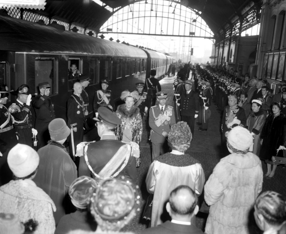 Aankomst Koning Bhumibol en Koningin Sirikit te Den Haag, Bestanddeelnr 911-6980