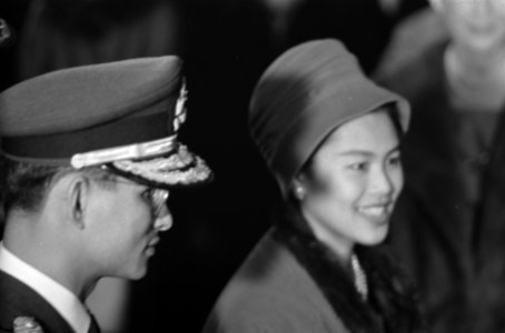 Aankomst koning Bhumibol en koningin Sirikit te Den Haag, Bestanddeelnr 911-6991